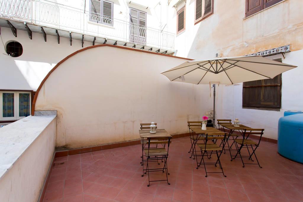 Sunshine Hostel Palermo Exterior foto